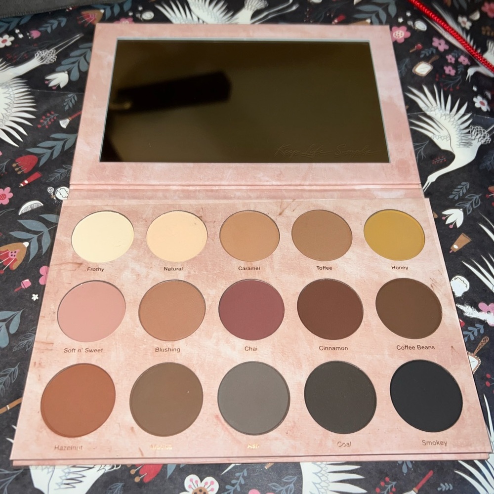Dominique Cosmetics Bundle - Picture 5 of 12